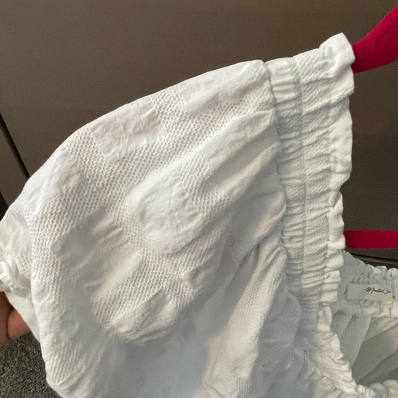 Cute textured white top - Picture 2 of 2